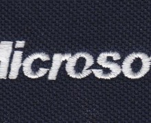 Vezenje logotipov na polo majico Microsoft