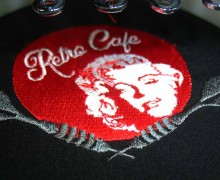 Vezenje logotipa Retro Caffe